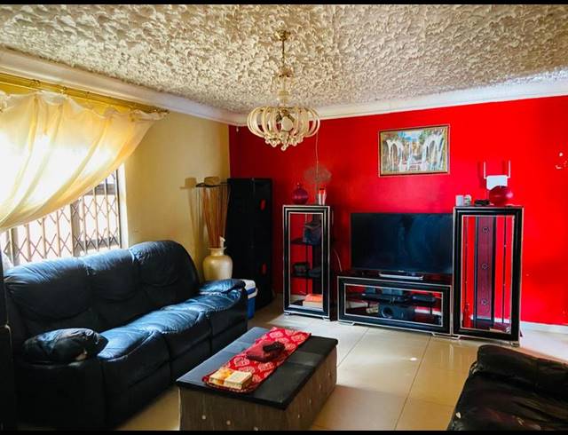 3 BEDROOM HOUSE FOR SALE IN UMHLATHUZE